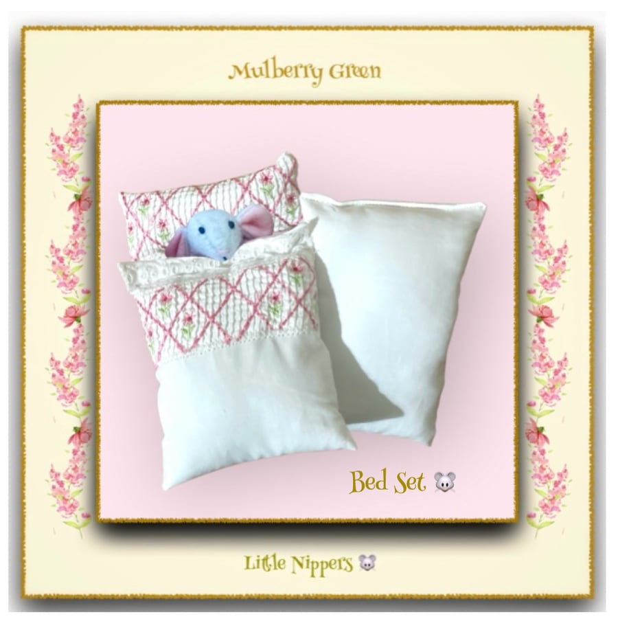 Little Nippers’ Embroidered Bed Set