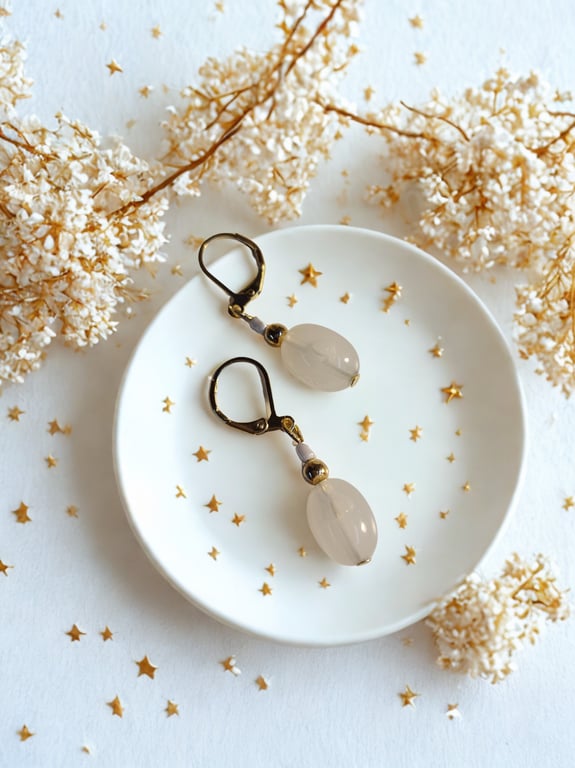 Cloudy White and Gold Droos