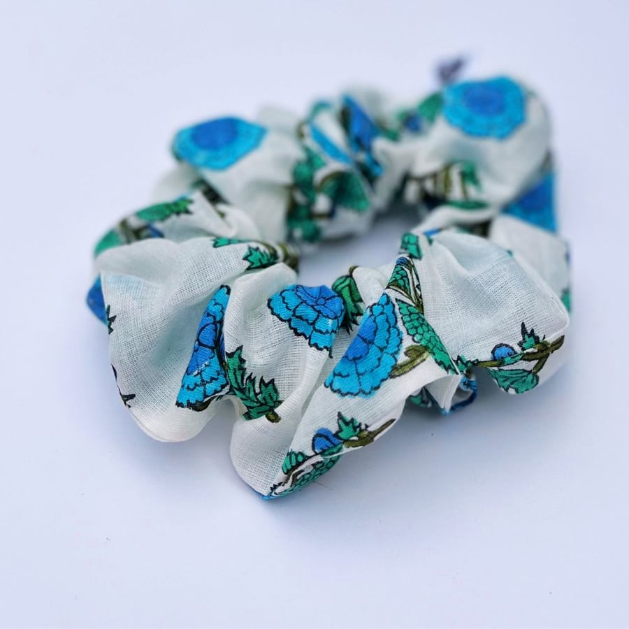 Scrunchie - Retro Blue Flowers