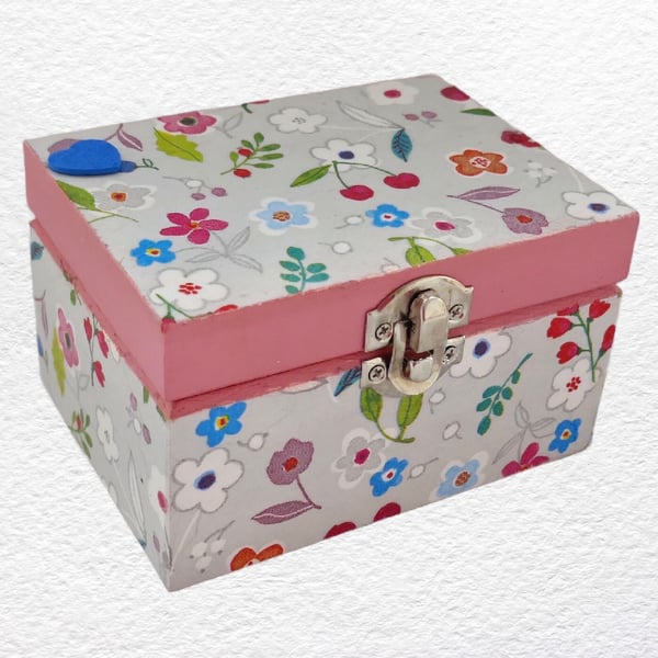 Small Flowers: Decoupaged Wooden Trinket Keepsake Box 12cm (4.75”)