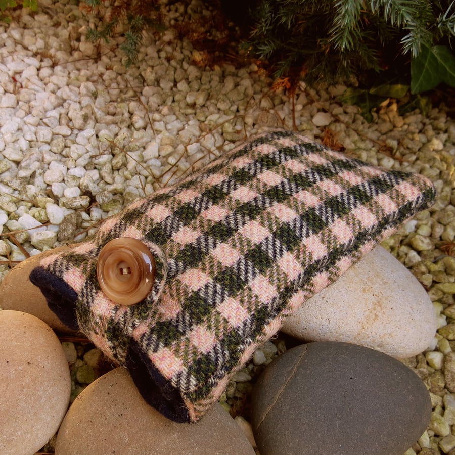 A padded wool glasses sleeve.  Glasses pouch.