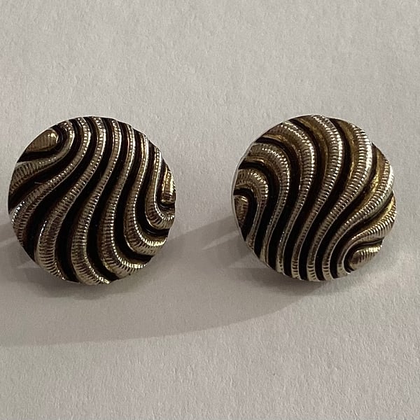Buttons, brass coloured, textured, set of two