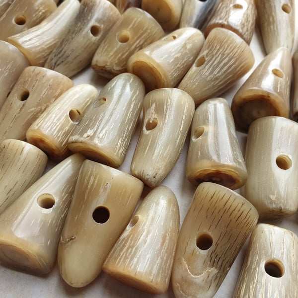 38mm (1 & 12") Real Horn Beige Toggle 1st quality
