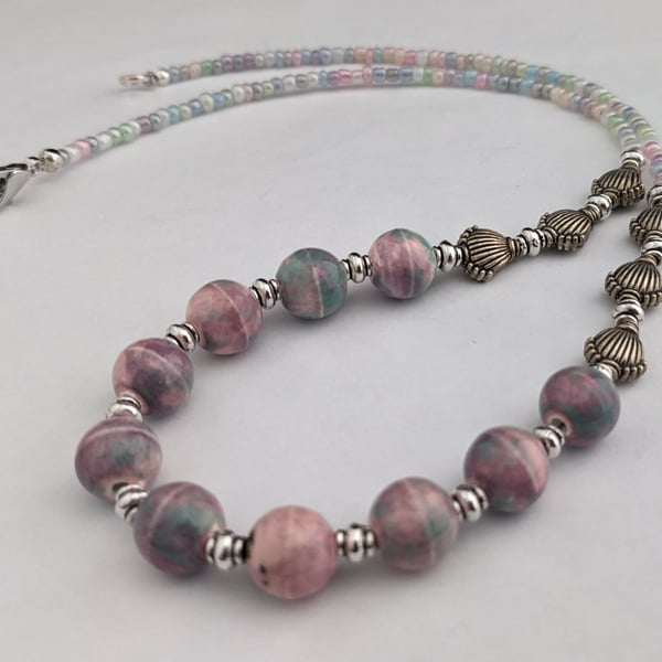 Glass bead necklace in muted pinks and purples - 1002719
