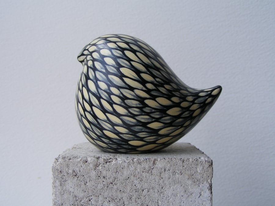 Painted round bird (Cream on Black)