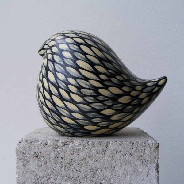 Painted round bird (Cream on Black)