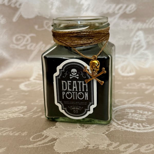 Death Potion Gothic Candle – Spooky Halloween Apothecary Decor