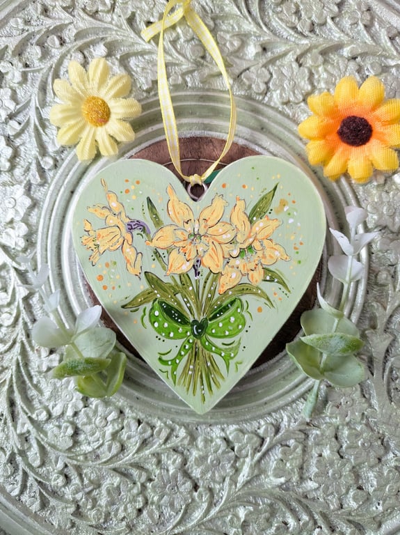 Daffodil hand-painted wooden heart decoration 