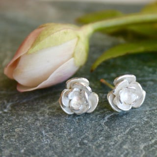Silver flower stud earrings