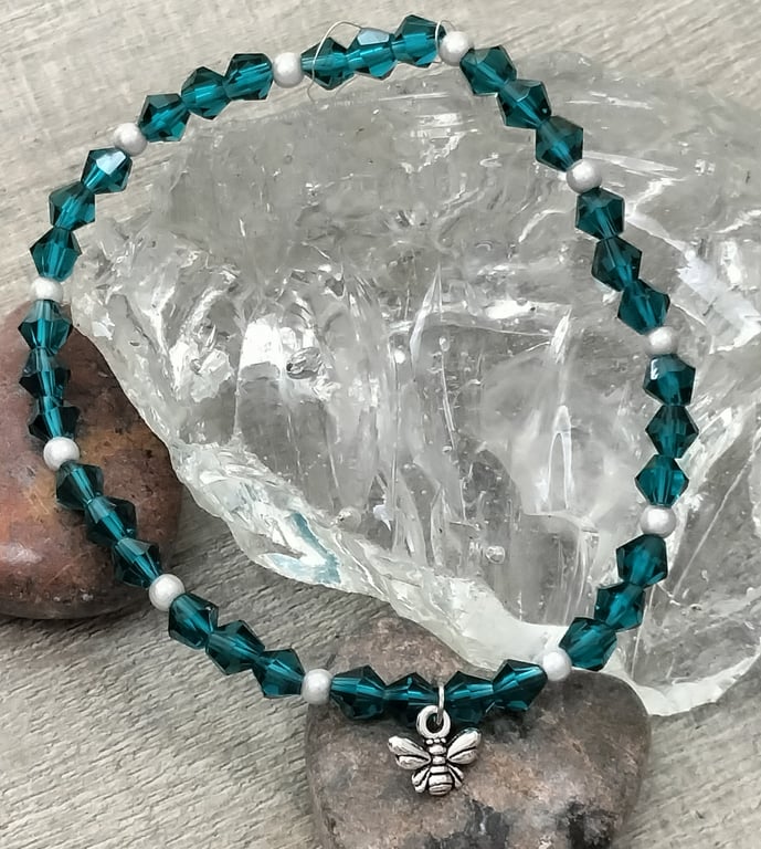 AL100 Green beaded anklet with miracle beads and bee charm