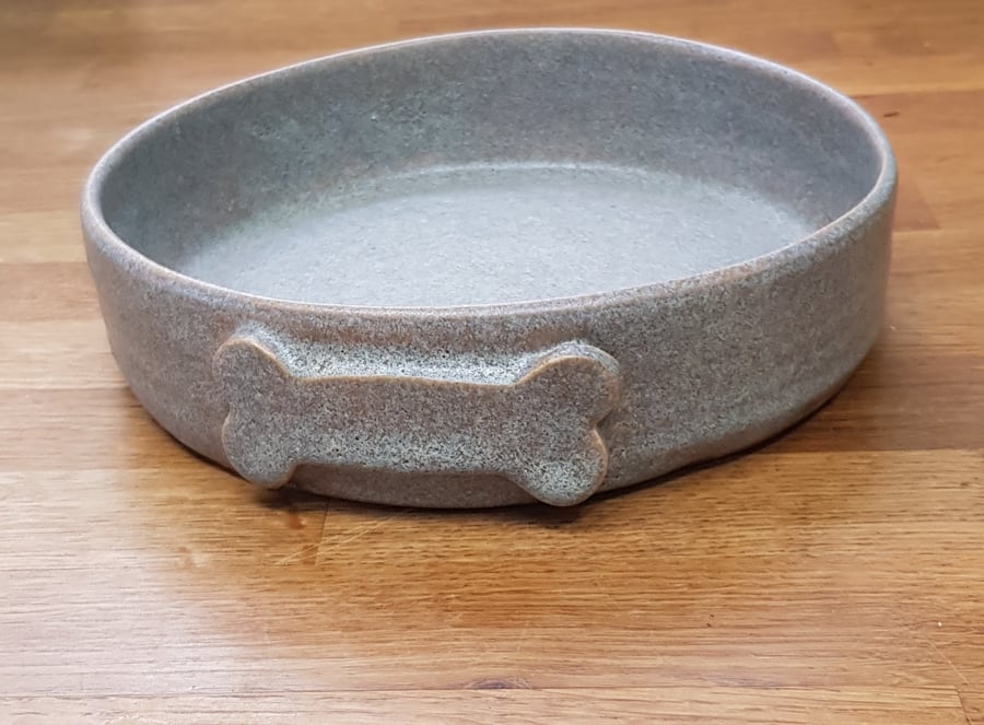 Dog food bowl 