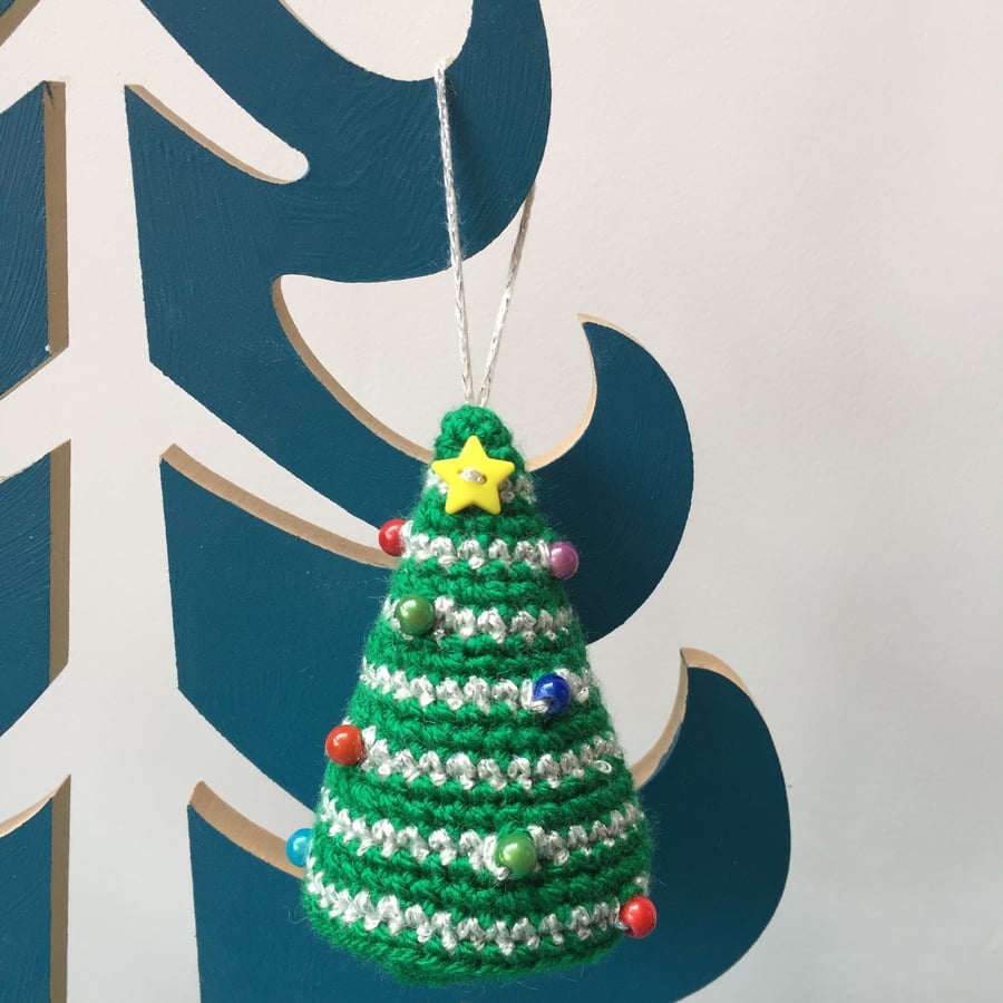 Crochet hanging tree decoration - green