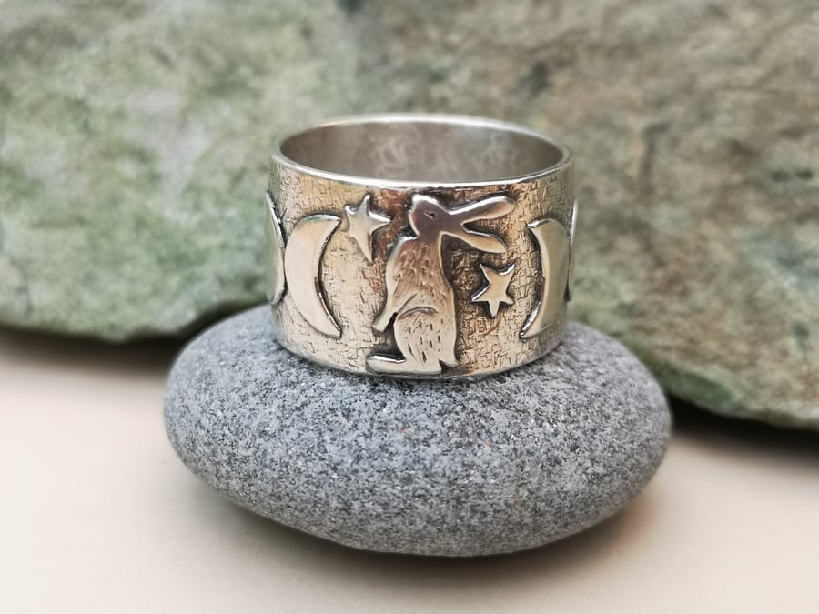 Gazing Hare Ring (size Q)
