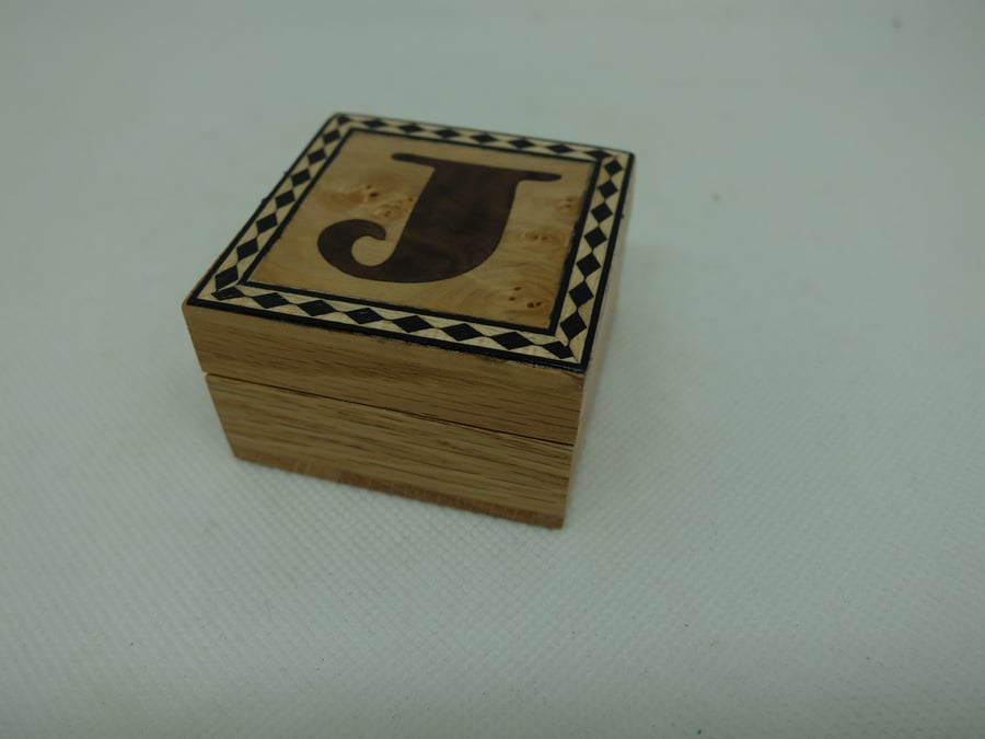 Small lidded box with veneered letter J to lid