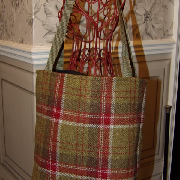Lovely wool fabric lined tote bag (showerproof) greens and reds Great colours 