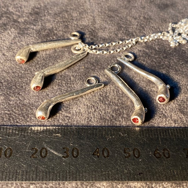 Silver pipe with Thames garnet