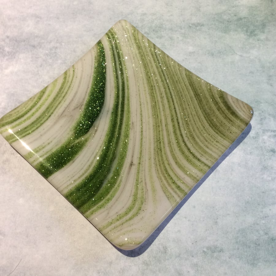 Sparkly green trinket dish (0425)