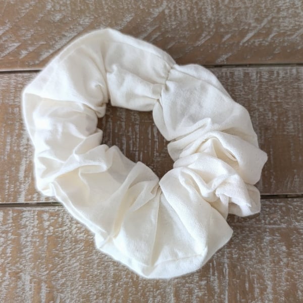 Ivory scrunchie 