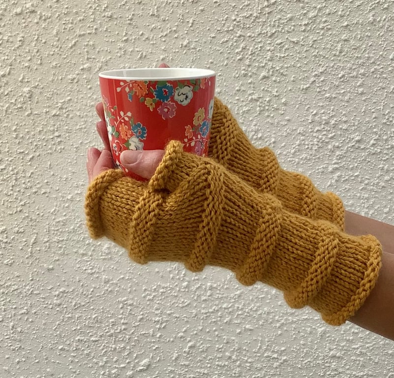 FINGERLESS MITTS , wristwarmers .Wool, Alpaca.  .'Tamar Valley' . Mustard.