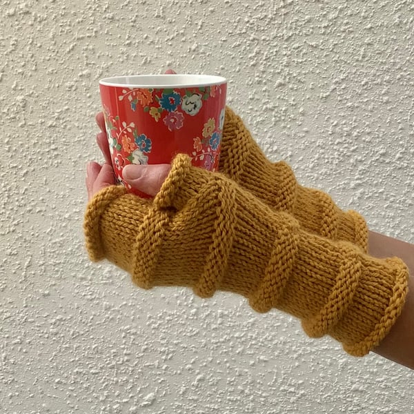 FINGERLESS MITTS , wristwarmers .Wool, Alpaca.  .'Tamar Valley' . Mustard.