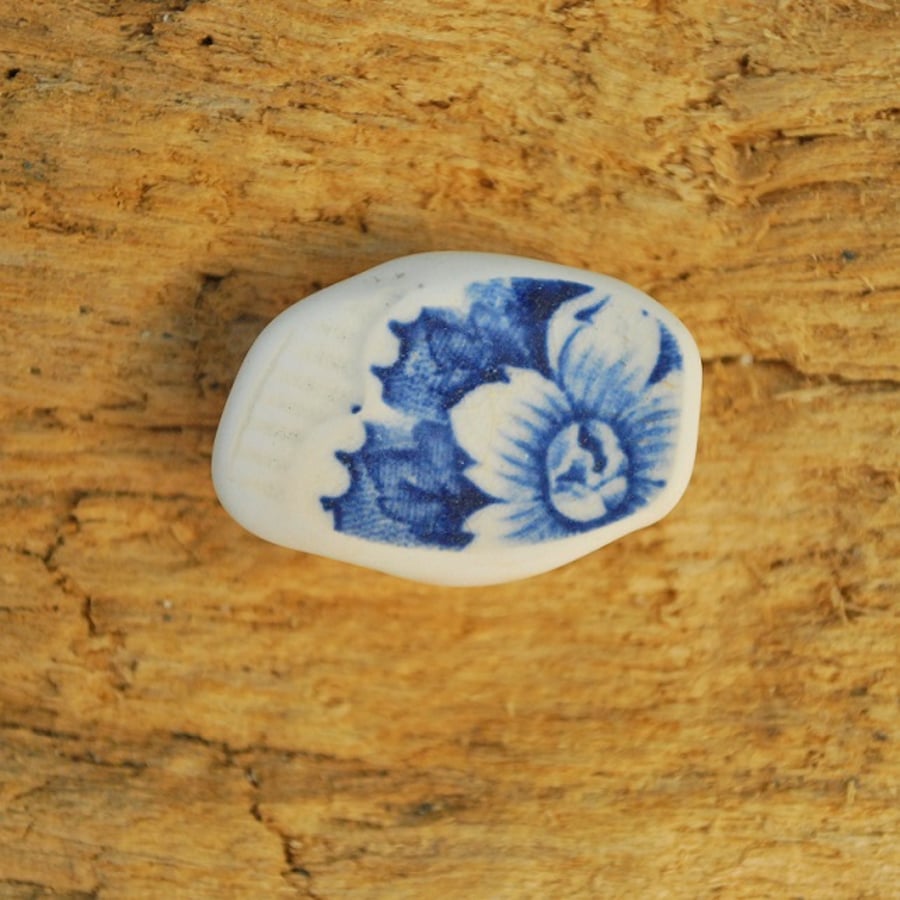 Sea pottery brooch with flower
