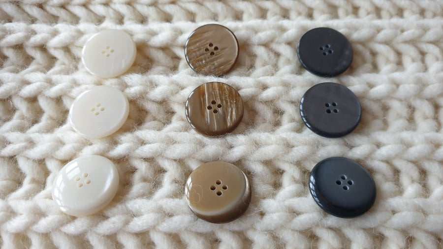 1" 25mm 40L Buttons with movement in 3 Fab Colours x 5 Buttons