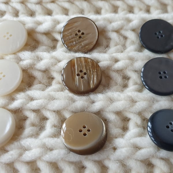 1" 25mm 40L Buttons with movement in 3 Fab Colours x 5 Buttons