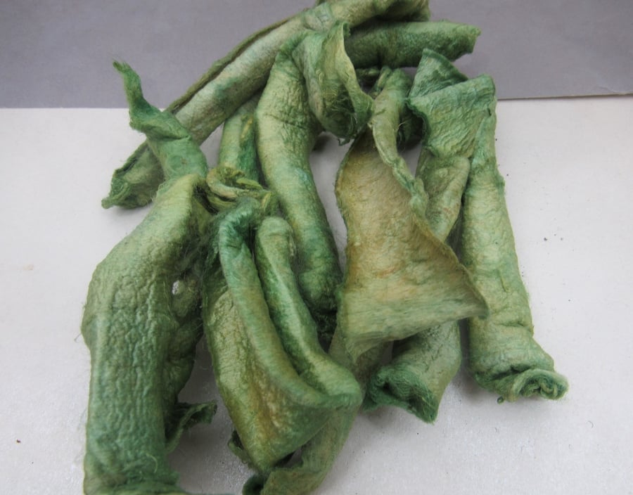 10g Indigo Green Naturally Dyed Silk Carrier Rods