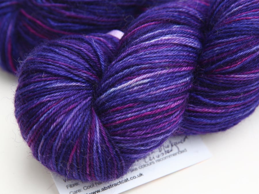 SALE: Showbiz - Superwash Bluefaced Leicester 4-ply yarn