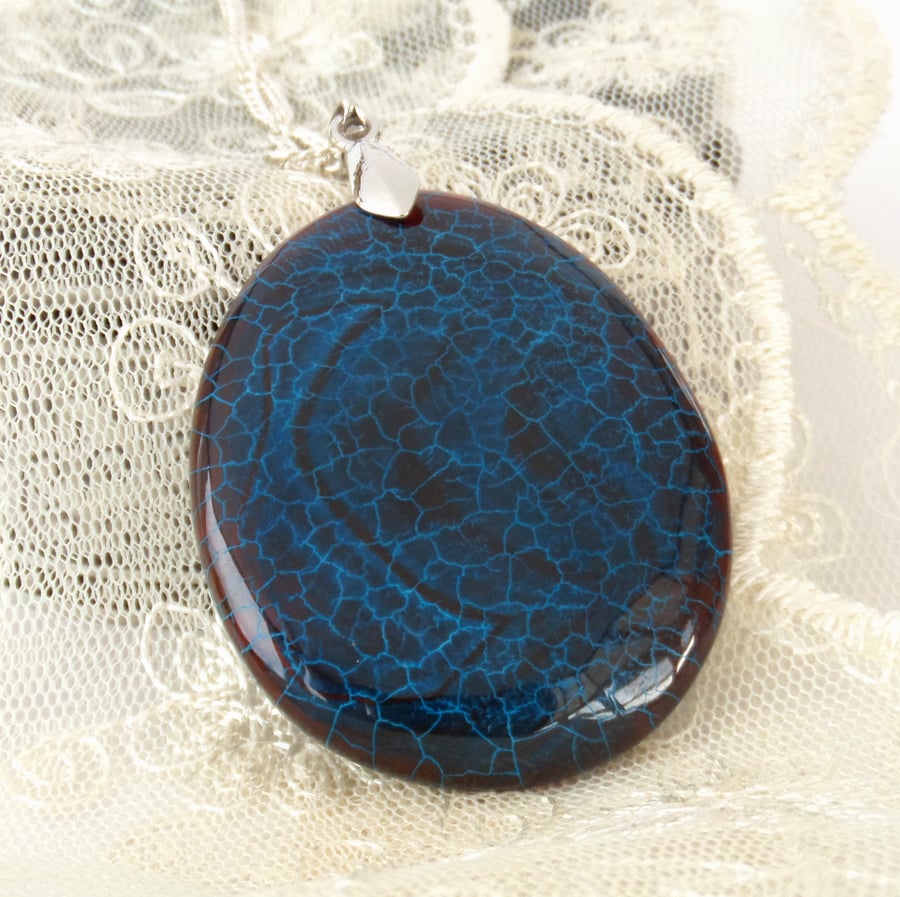Blue agate gemstone pendant necklace