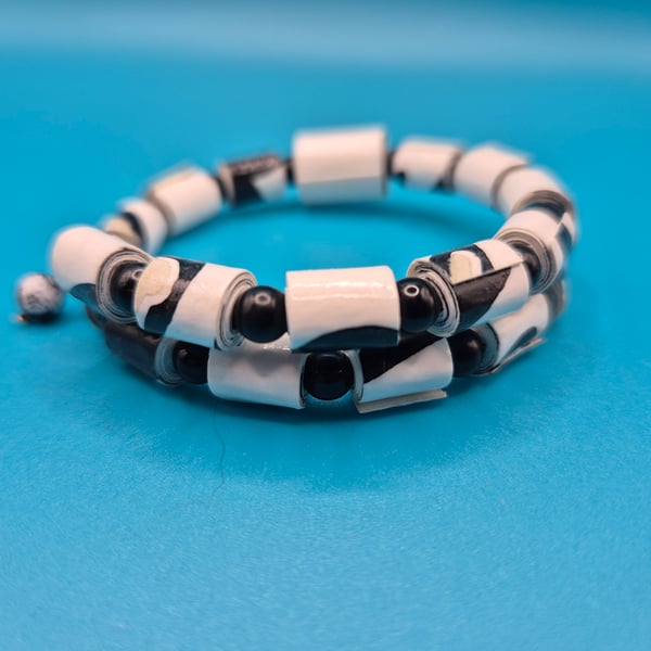Memory wire black and white paper beaded bracelet