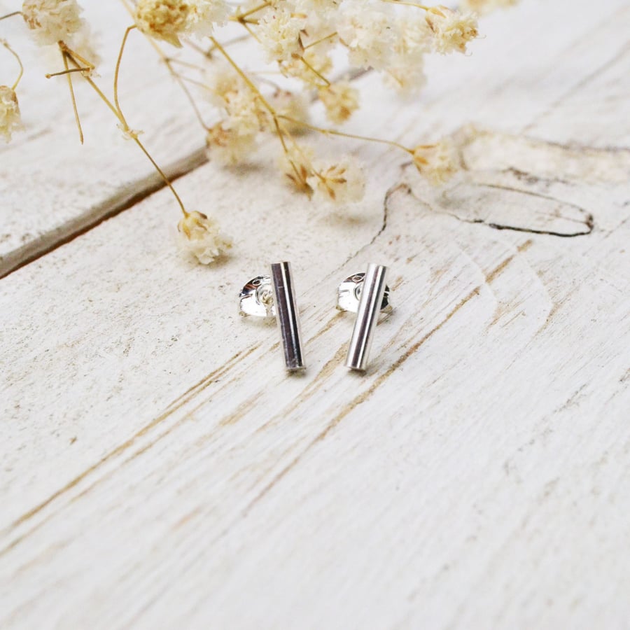 Rounded bar studs