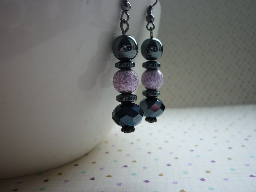 HEMATITE, MOTTLED PINK AND SILVER EARRINGS.