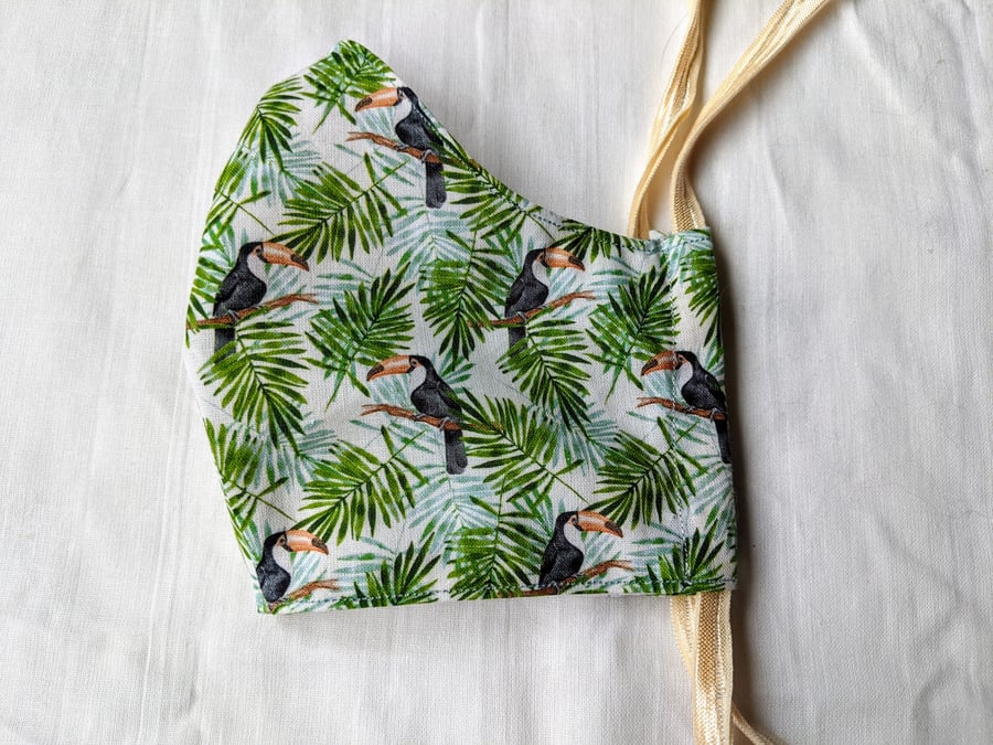 Cotton face mask with toucan print