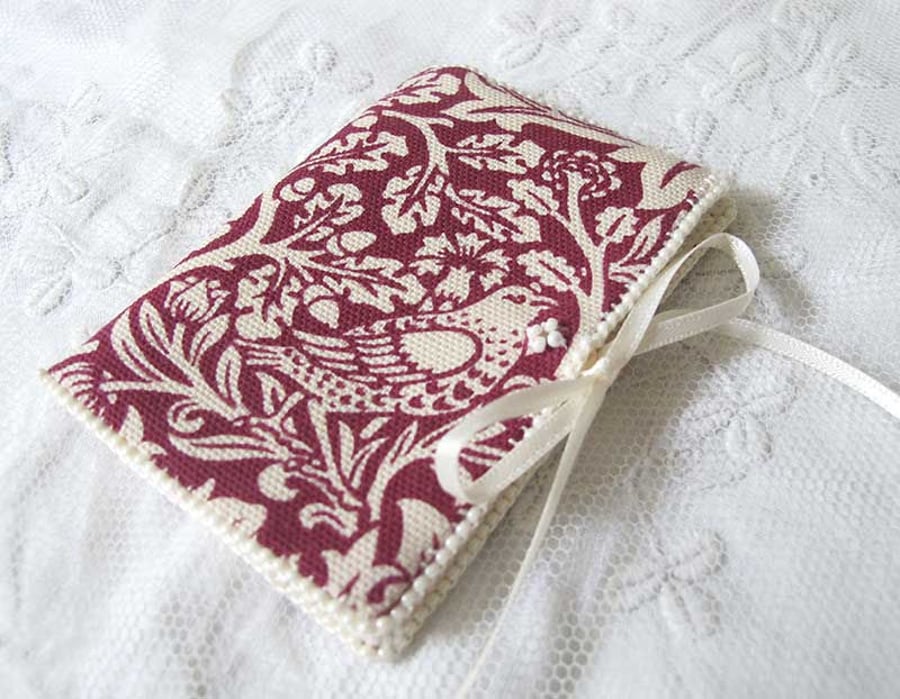 NEEDLE BOOK WILLIAM MORRIS DESIGN HAND-BEADED