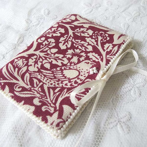 NEEDLE BOOK WILLIAM MORRIS DESIGN HAND-BEADED