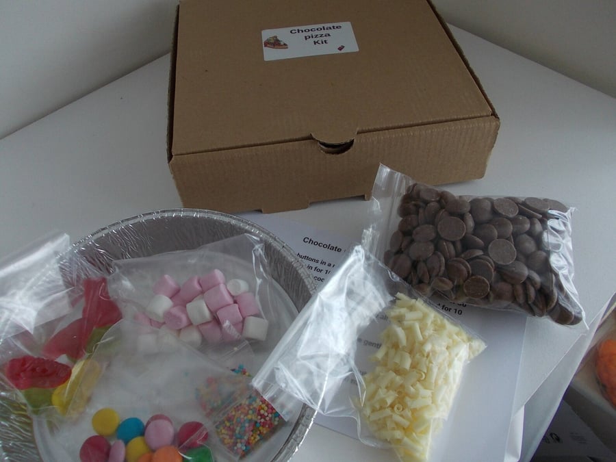 chocolate pizza kit, make your own chocolate pizza gift set, chocolate craft, gr
