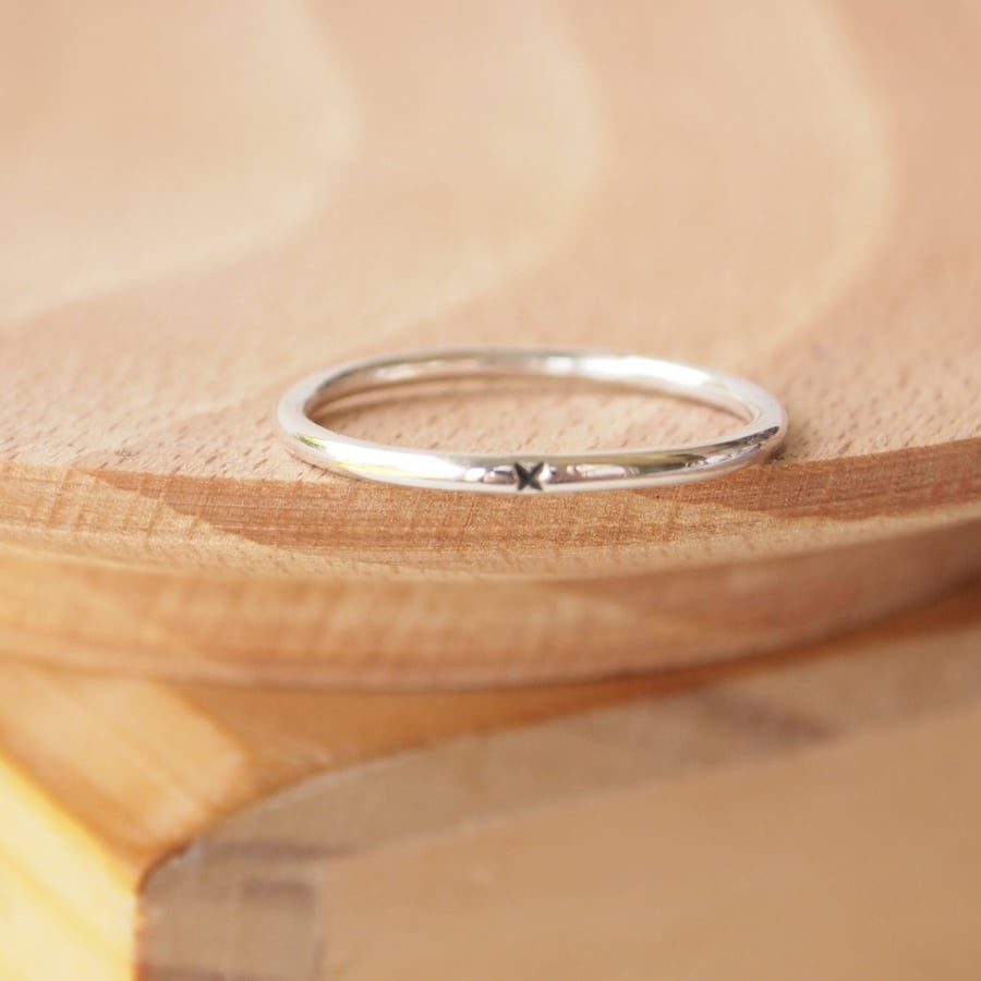 Promise Ring in Sterling Silver, Plain Band with stamped Kiss, 