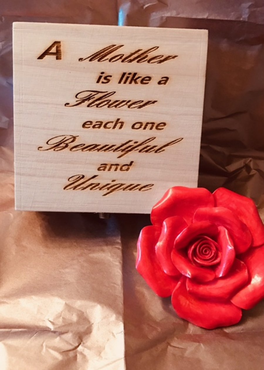  Hanging Ceramic Rose Decoration in a wood box