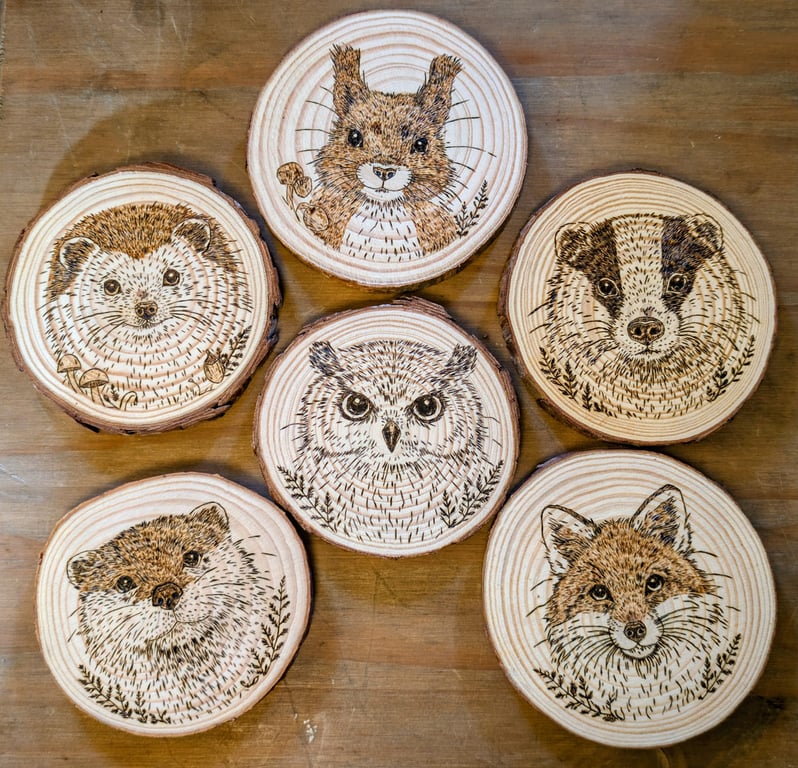 Woodland Animal Wood Slice Decoration - Hand-Burned Pyrography Wildlife Gift
