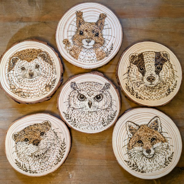 Woodland Animal Wood Slice Decoration - Hand-Burned Pyrography Wildlife Gift