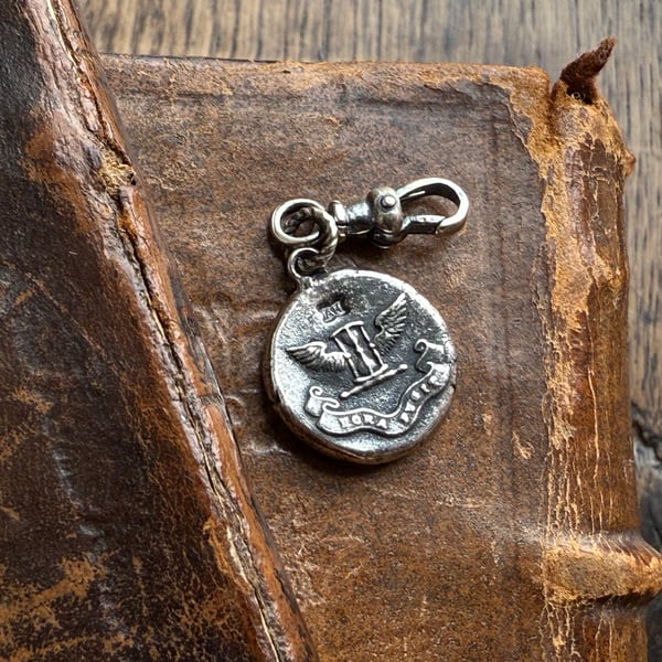 Double Sided "HORA FUGIT" Memento Mori Wax Seal Clip On Pendant Charm
