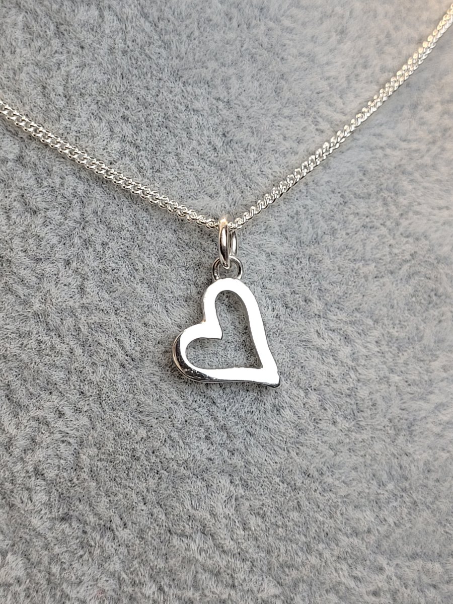 Tiny heart pendant