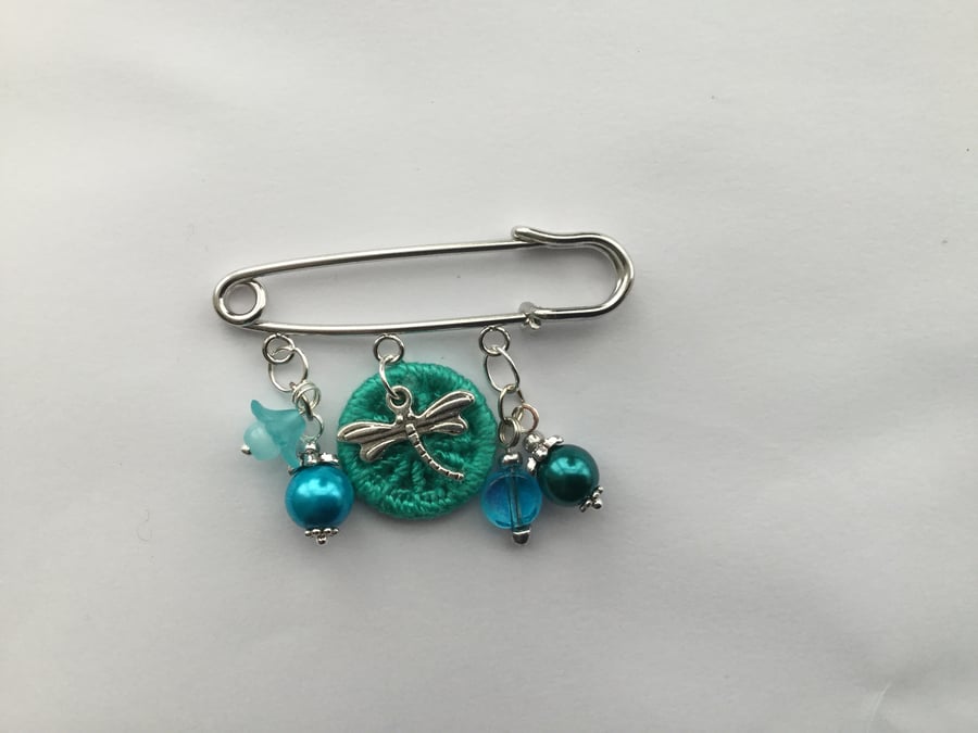Kilt Pin with Dorset Button in Turquoise