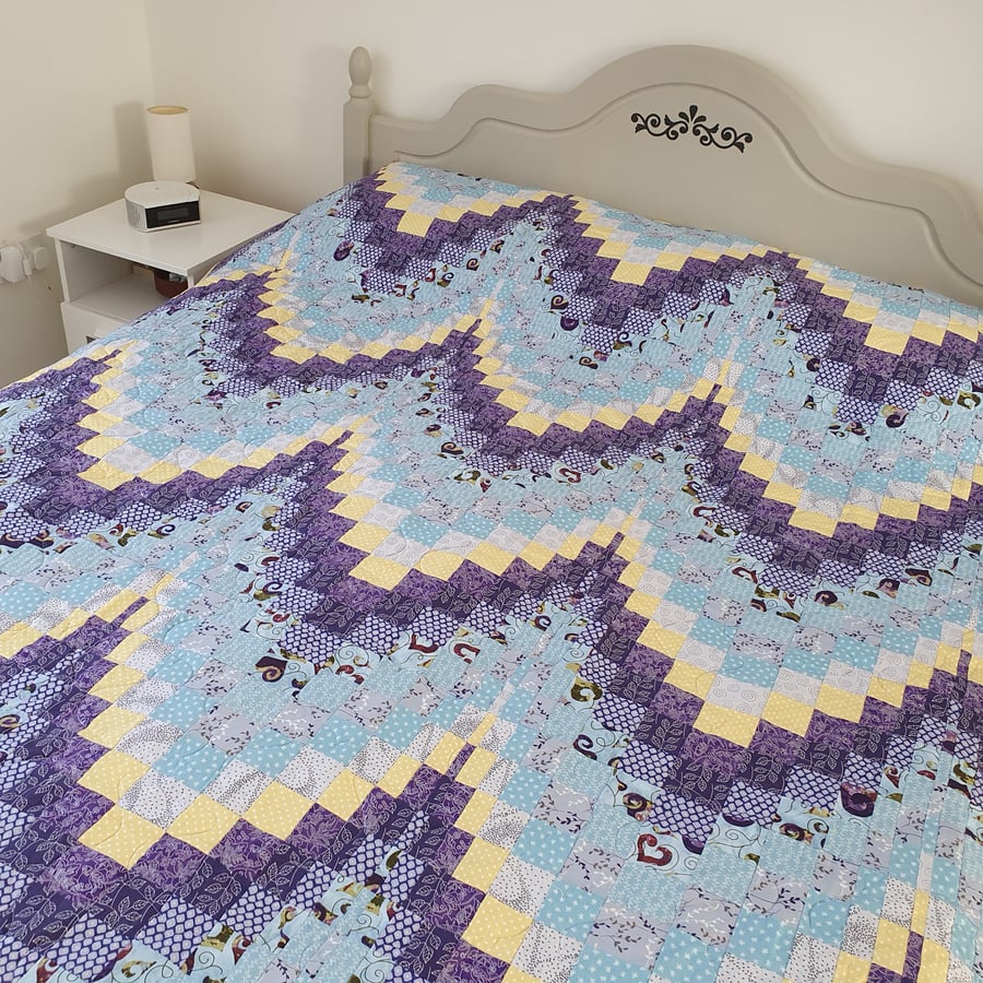 HANDMADE QUILTED THROW - bargello