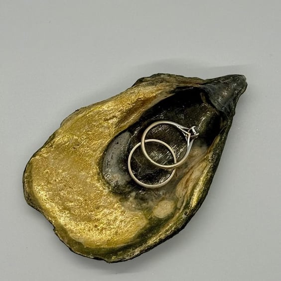 Oyster shell jewellery dish