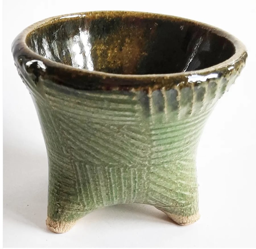 Textured Three Legged Houseplant Holder 