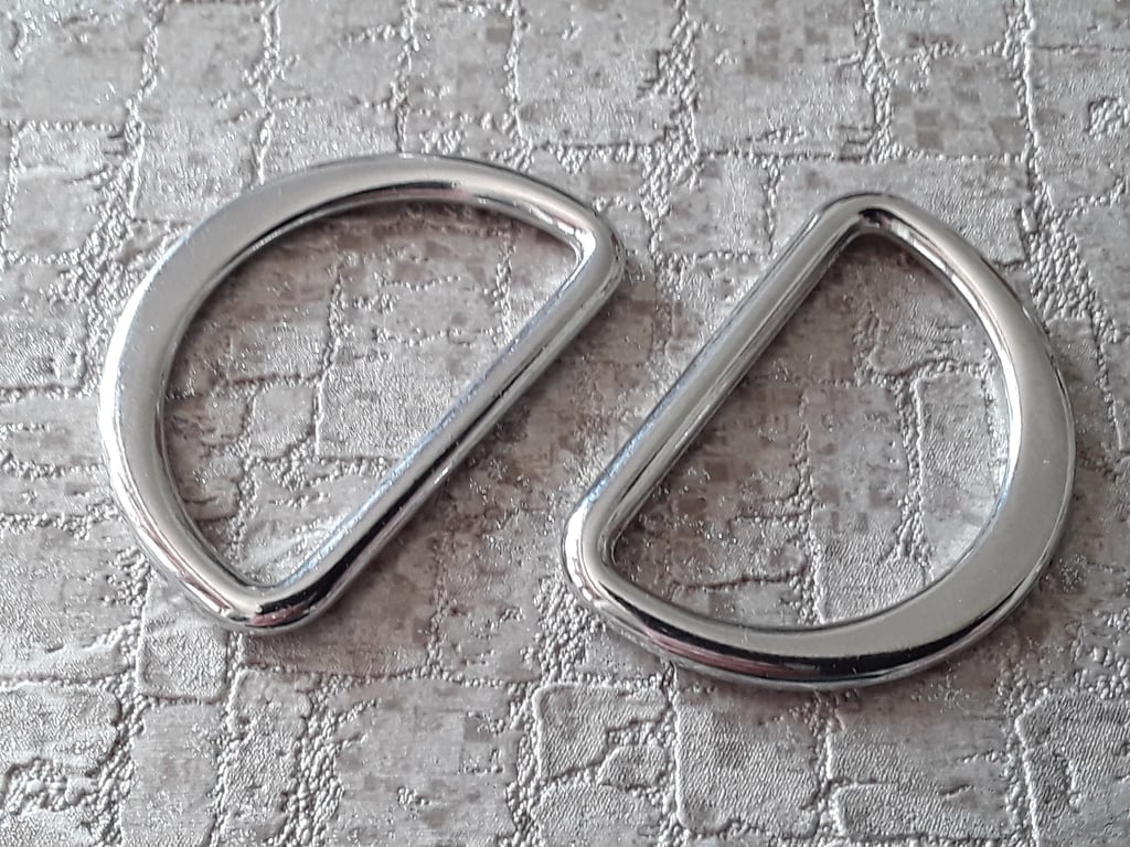 40mm D ring. Italian made x 2 pieces