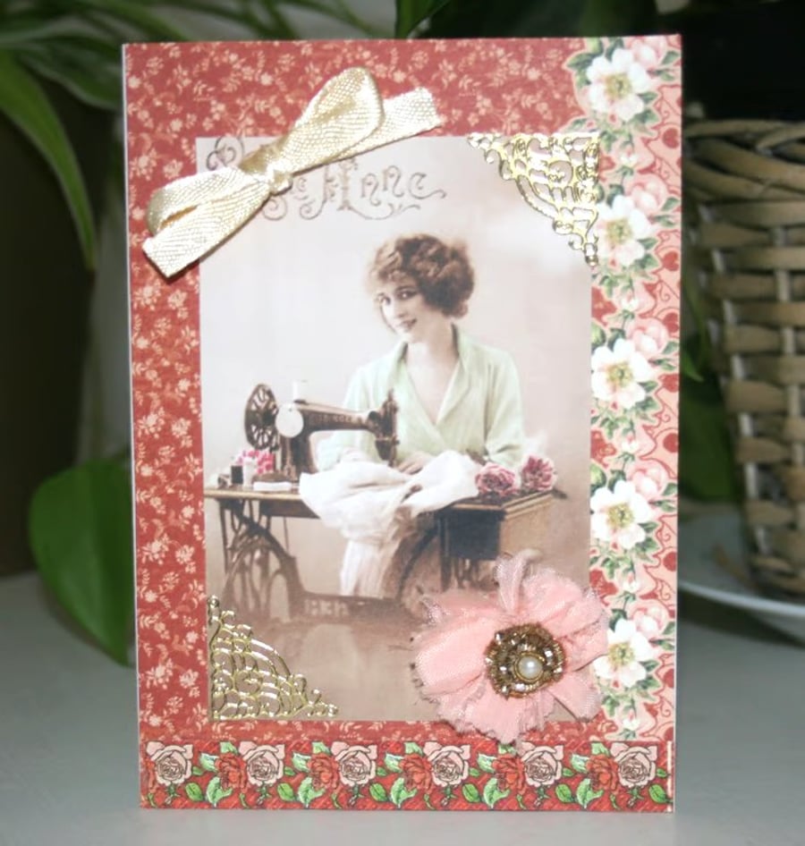 Vintage-style pretty greeting card - Charming keepsake - Sewing Card