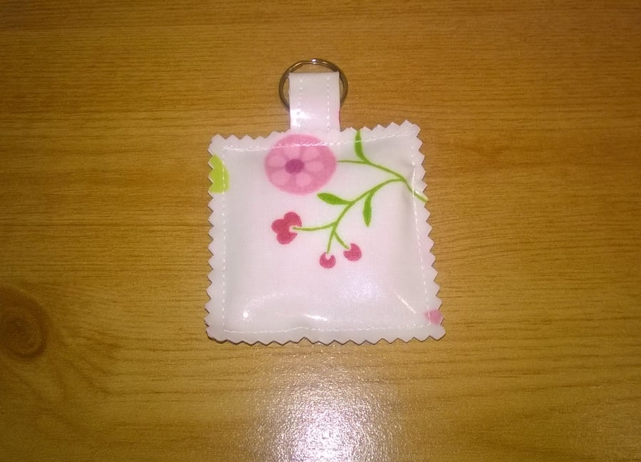 Oilcloth Key ring in cream with flowers, square with pretty edges, new